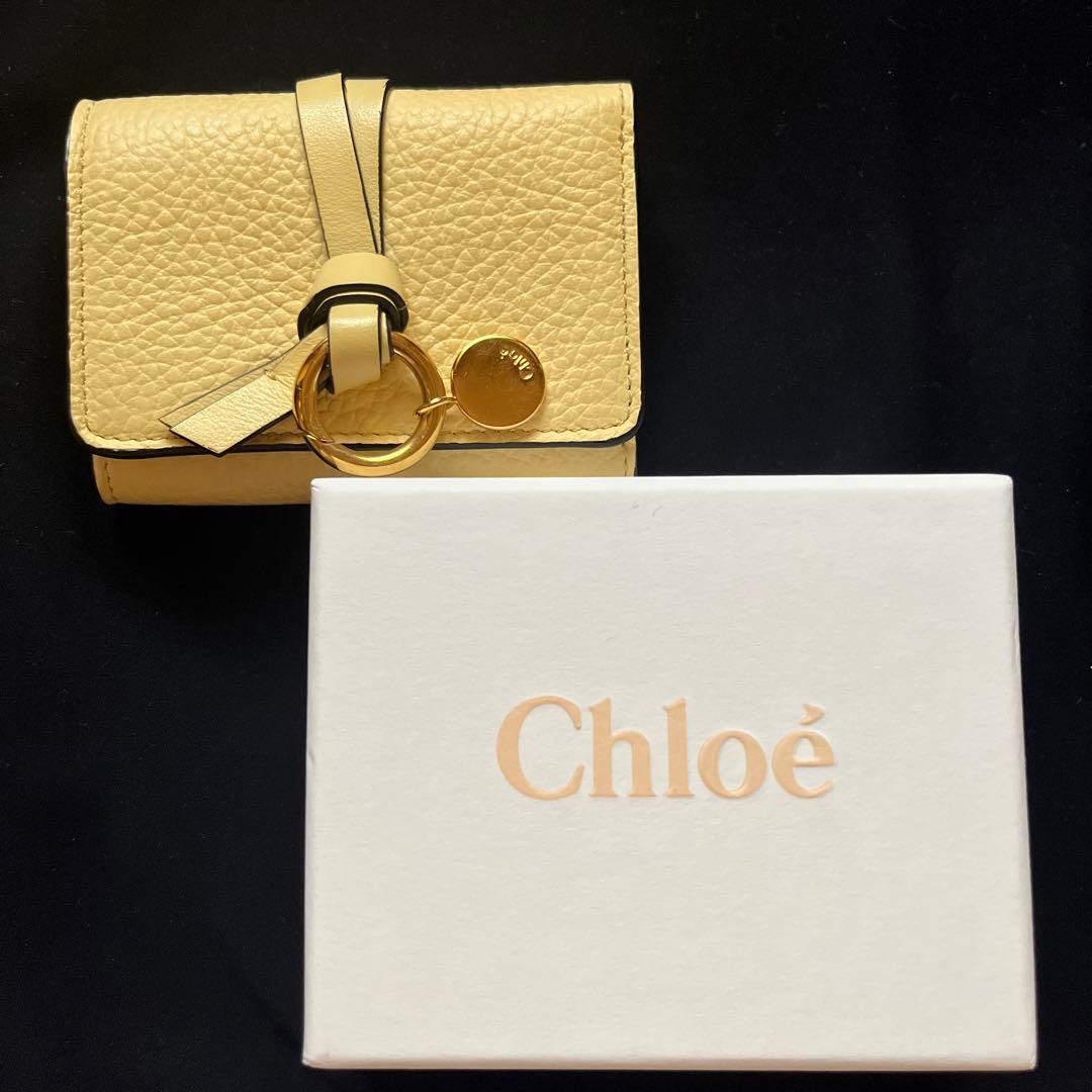 Chloeクロエ アルファベット トリフォールドウォレット ソフティイエロー
