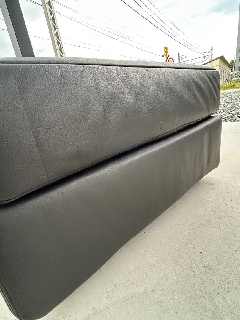 HUKLA フクラ　オットマン　レザー　ソファー 本革