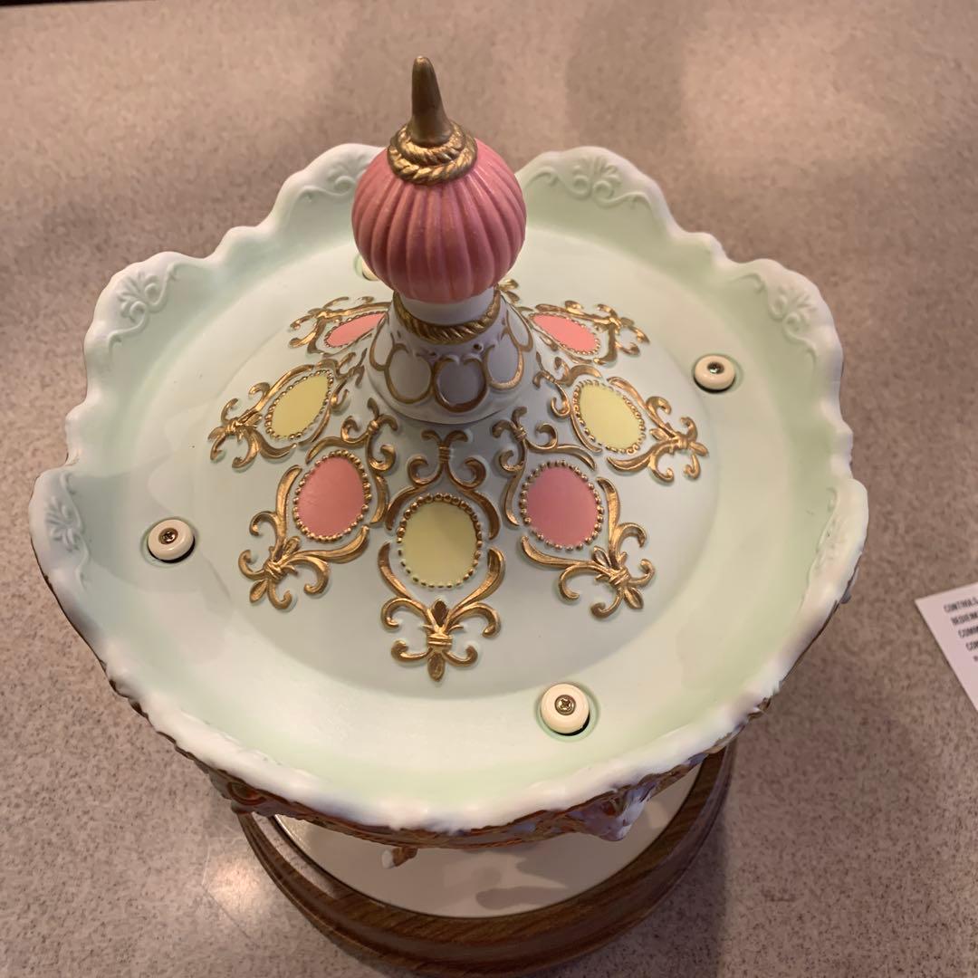 【新品　未使用】小樽　メリーゴーランド オルゴール　高さ36cm横幅25cm