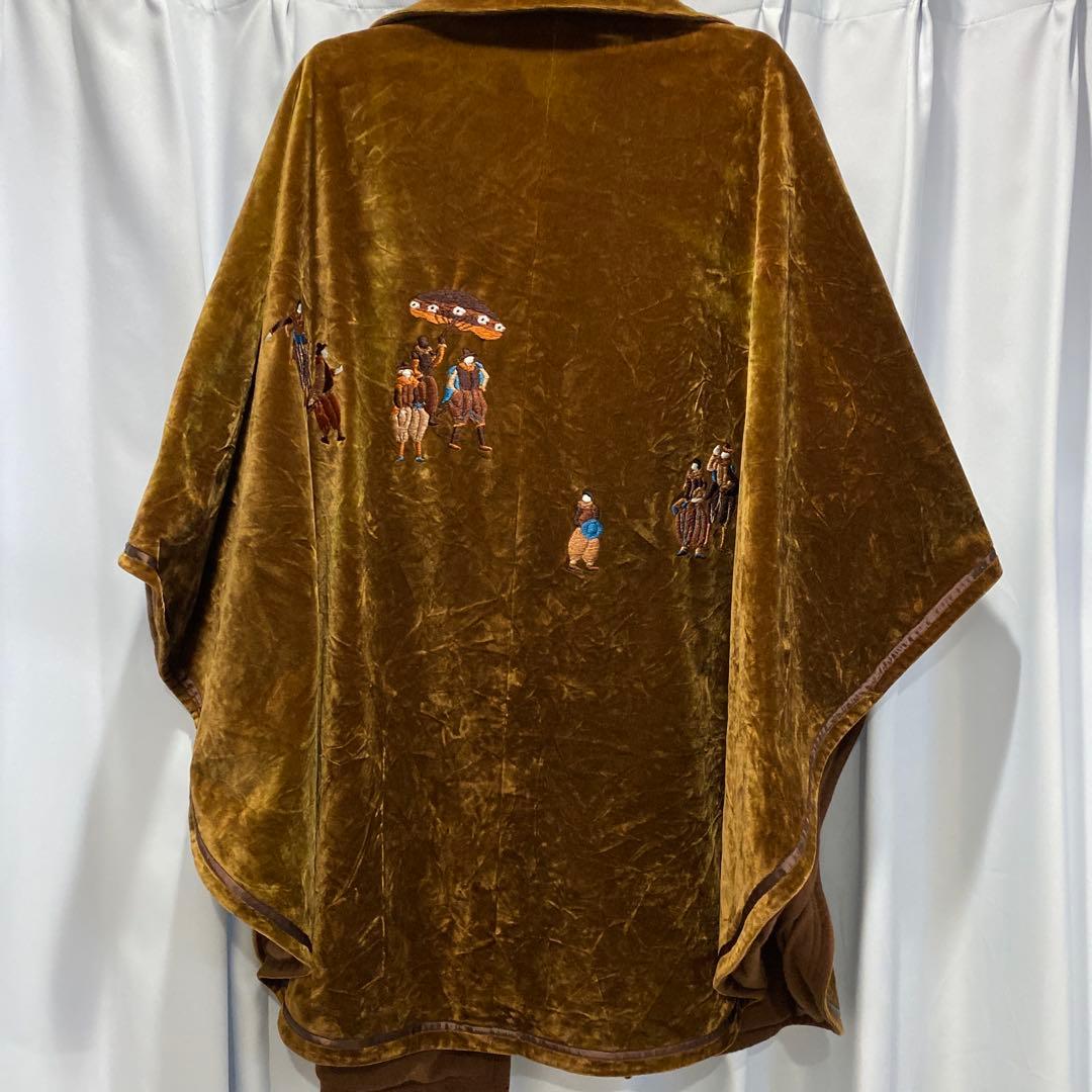 ＊*8様 ブラウンベルベットポンチョ刺繍付き　マント