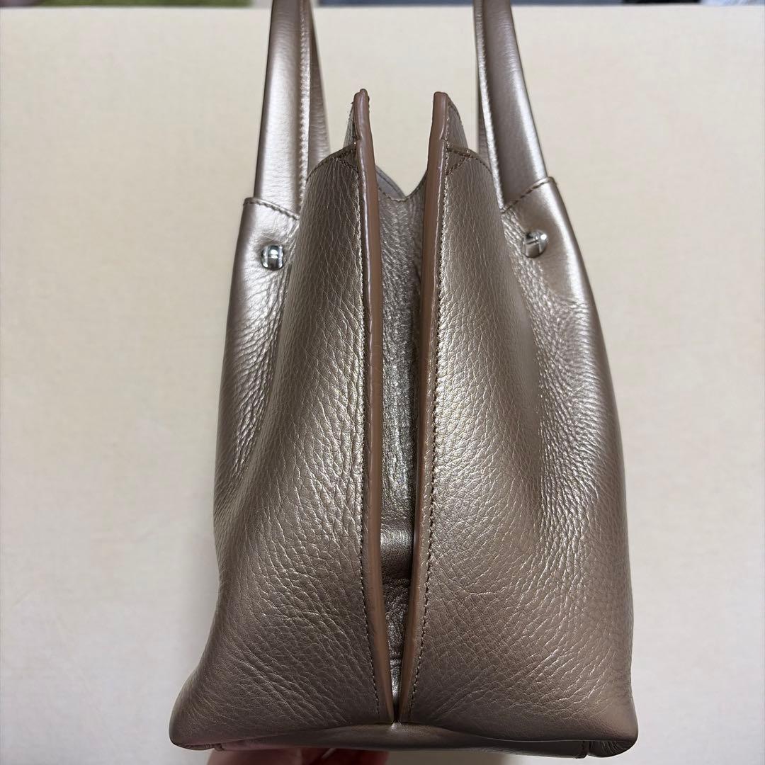 ヒロフ　メタリックゴールド レザー ハンドバッグ