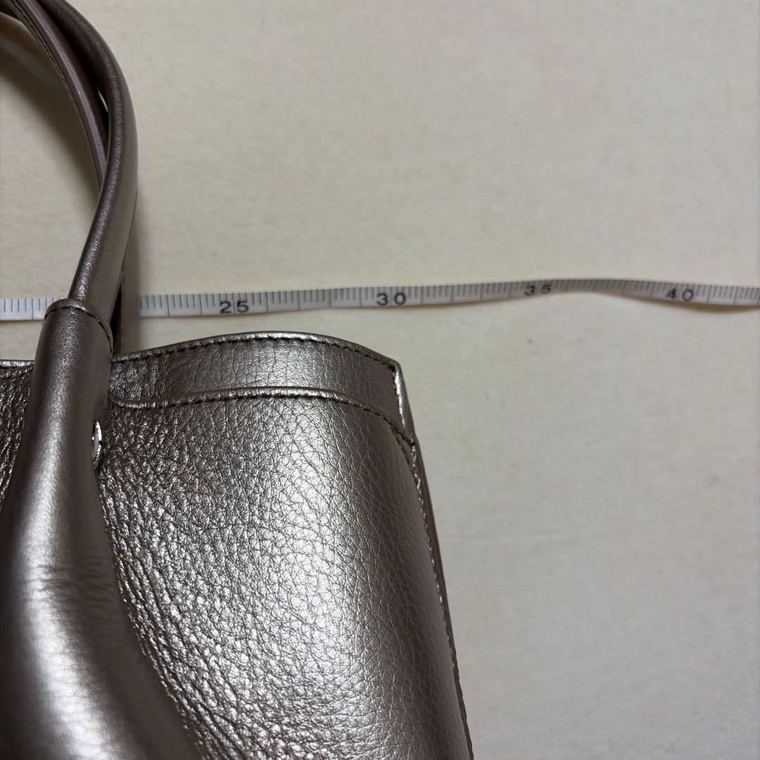 ヒロフ　メタリックゴールド レザー ハンドバッグ