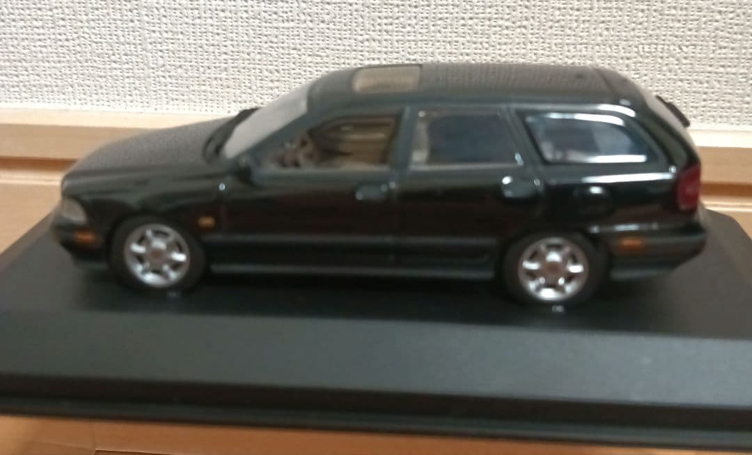 MINICHAMPS✪Volvo V70 XC ブラック