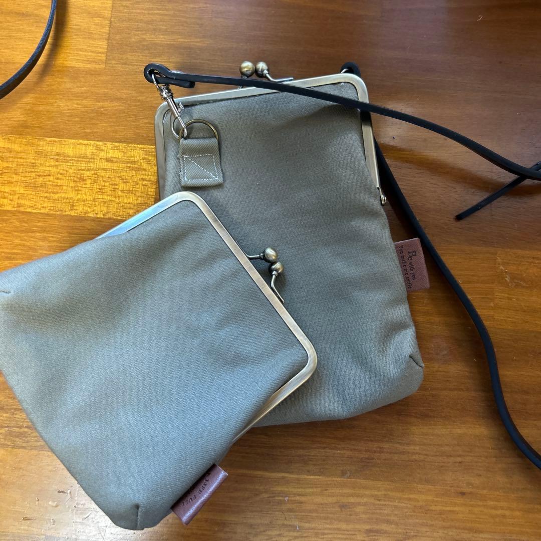 ハンドメイド　手刺繍ガマ口ポーチ