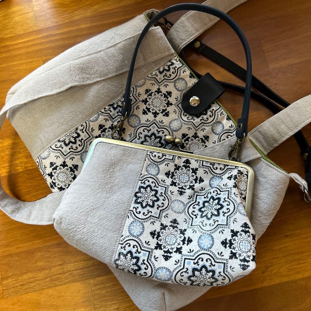 ハンドメイド　手刺繍ガマ口ポーチ