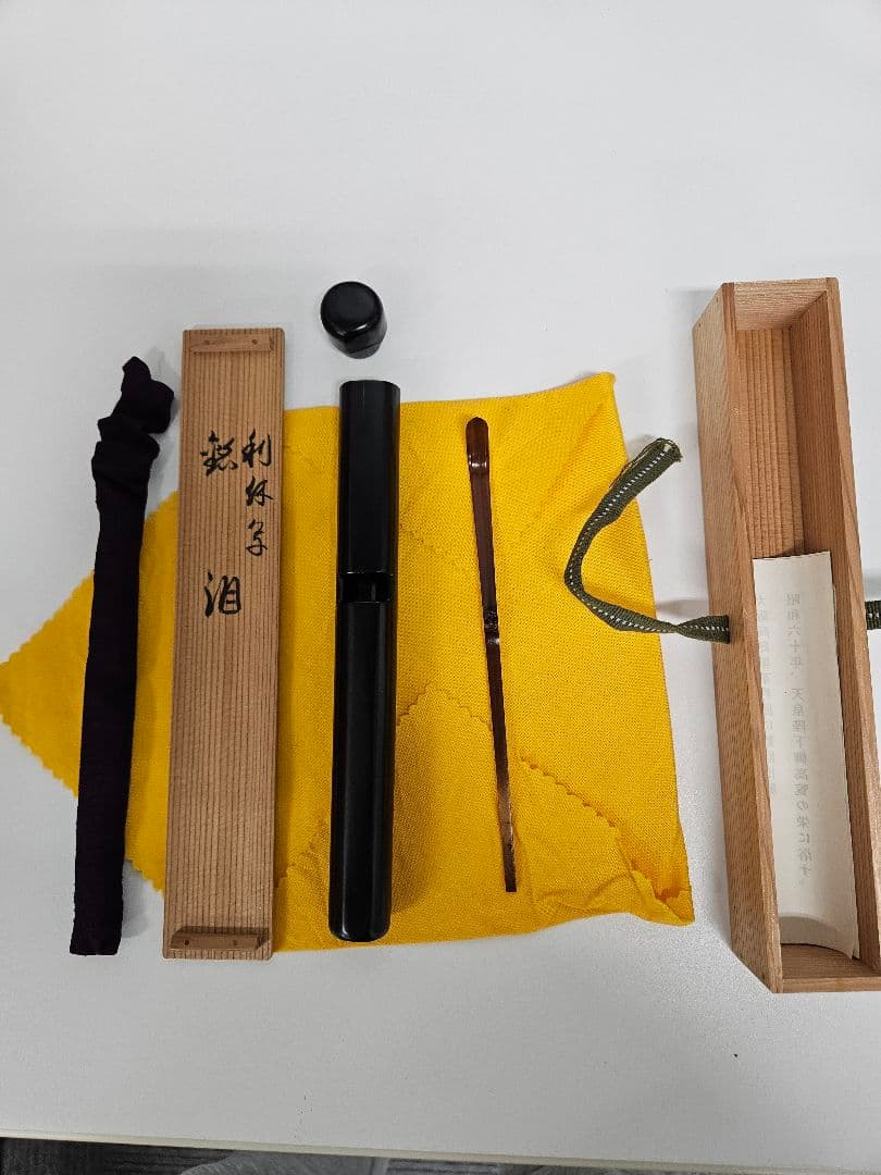 吉田高仙 作 茶杓「泪」利休写 共箱 共筒 略歴付 完品 茶道具 千利休作写 泪茶杓 (共筒・共箱)吉田高仙 - 茶道具販売 栗林園