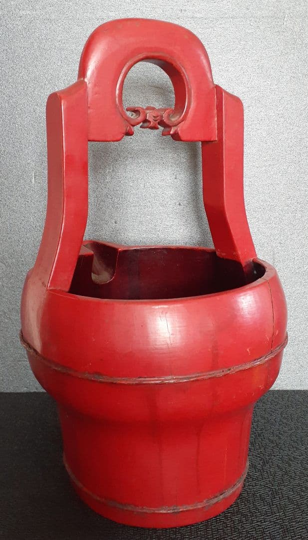 李朝漆器　朝鮮古民具　韓国古玩　朱漆塗り　手付き　透かし造　蝙蝠図　片口　手桶