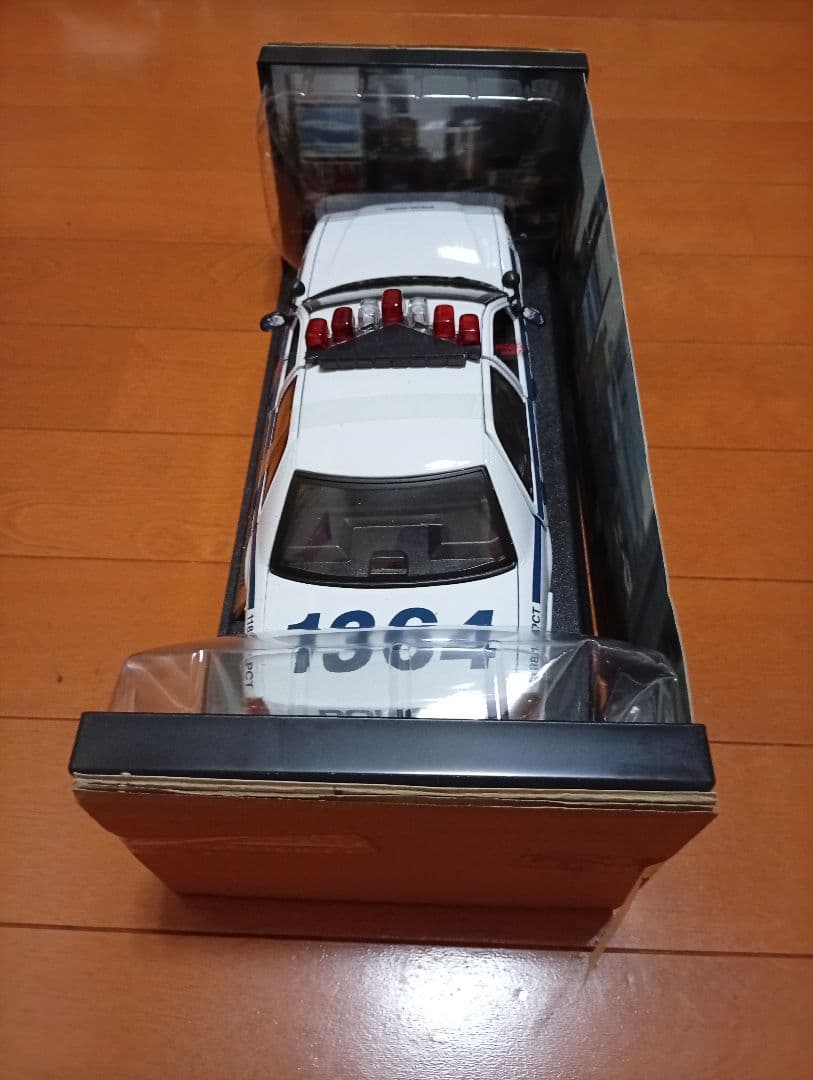 グッシー様　クラウンビクトリア　NYPD　ポリスカー　パトカー