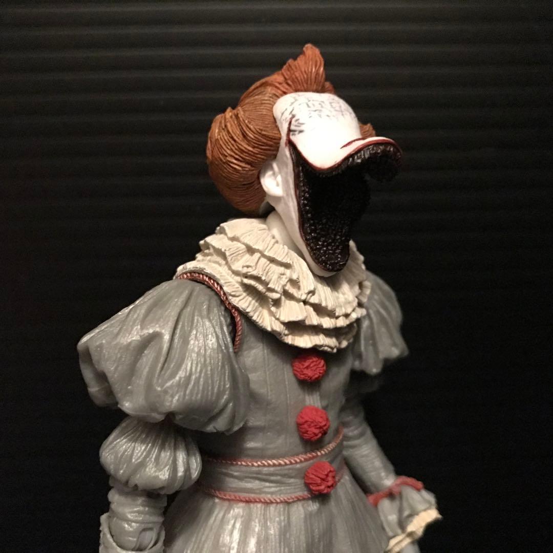 NECA アルティメットペニーワイズ ザ・ダンシング・クラウン フィギュア