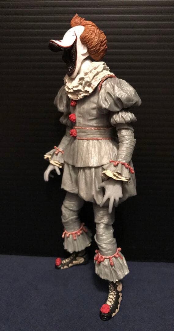 NECA アルティメットペニーワイズ ザ・ダンシング・クラウン フィギュア