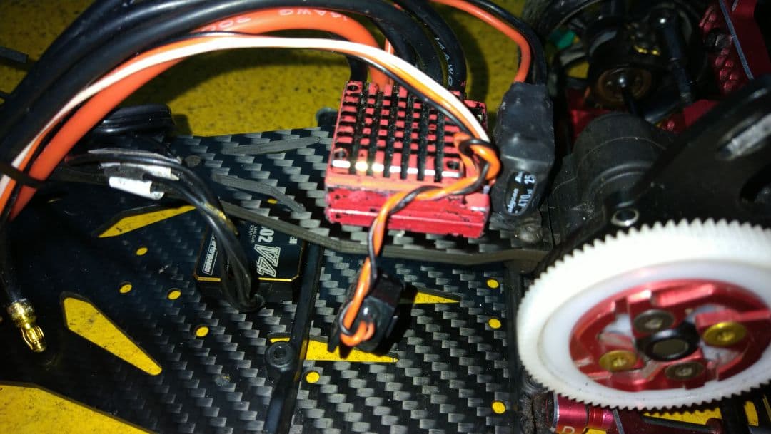 RD2.0フルチューン、メタルガレージシャーシ、GRK5RHナックル赤