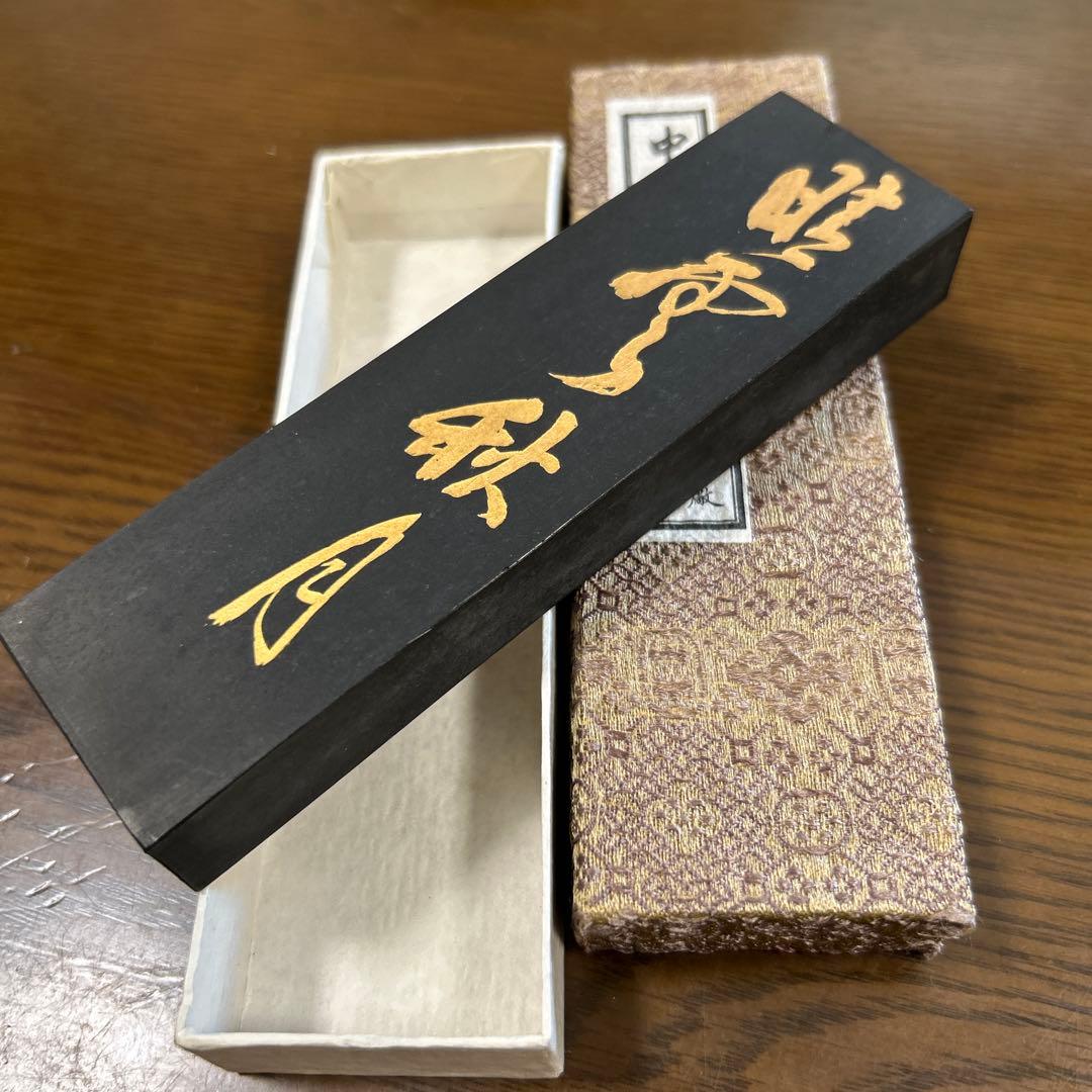 中国墨　晴雲秋月　貢煙　徽歙曹素功六世孫堯千氏監製