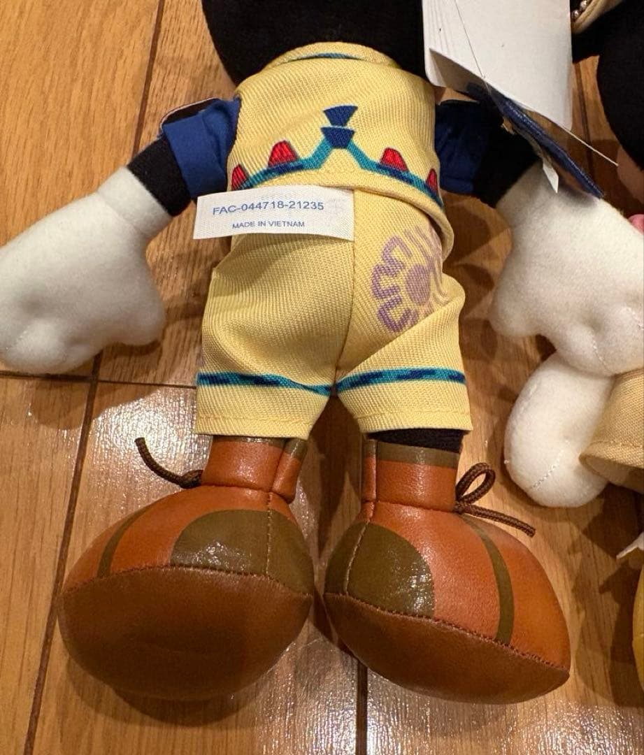 ディズニーシー　ミッキーぬいぐるみバッジ