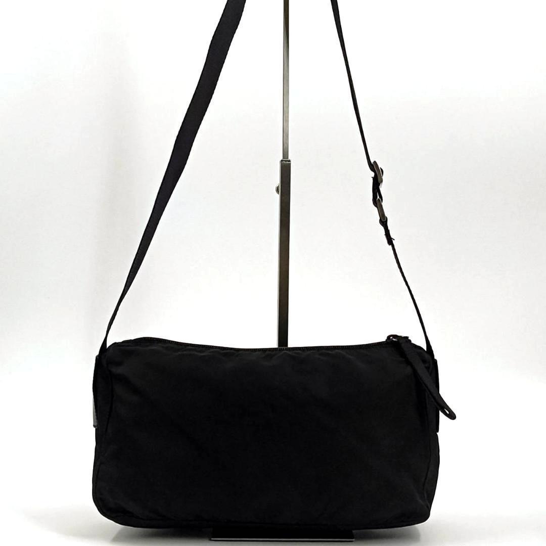 人気✨プラダ ショルダーバッグ カメラバッグ　三角ロゴ ナイロン 　レザー 黒