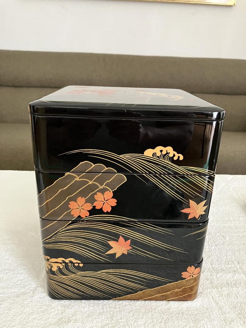 宮内庁御用達 漆器 山田平安堂　四段重　花筏蒔絵