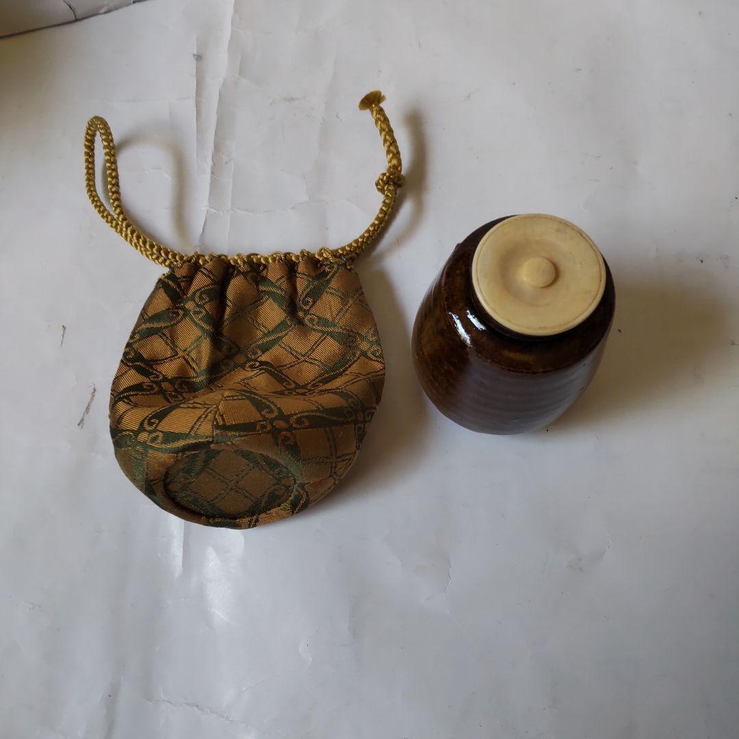 肩衝茶入 尻張茶入 仕覆 四つ目菱緞子 茶道具 木箱 茶入 美品 です