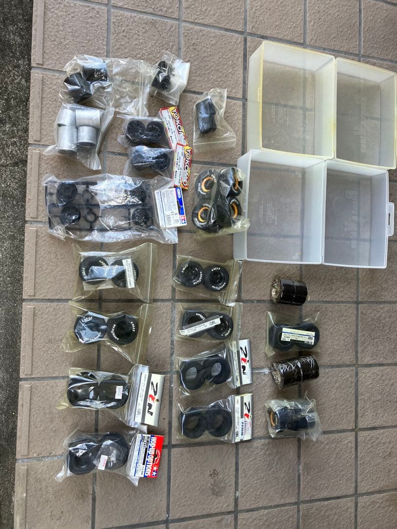 タミヤ　F103 15thアニバーサリーシャーシメカ付き　新品キットその他パーツ