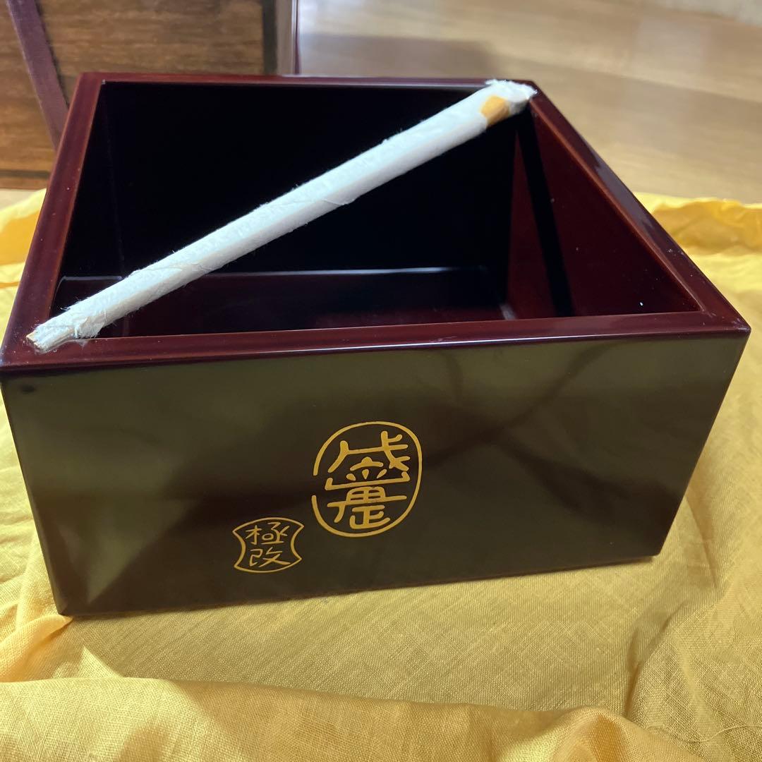 溜塗り枡形菓子器竹箸付き（輪島塗り　山崖松花堂）