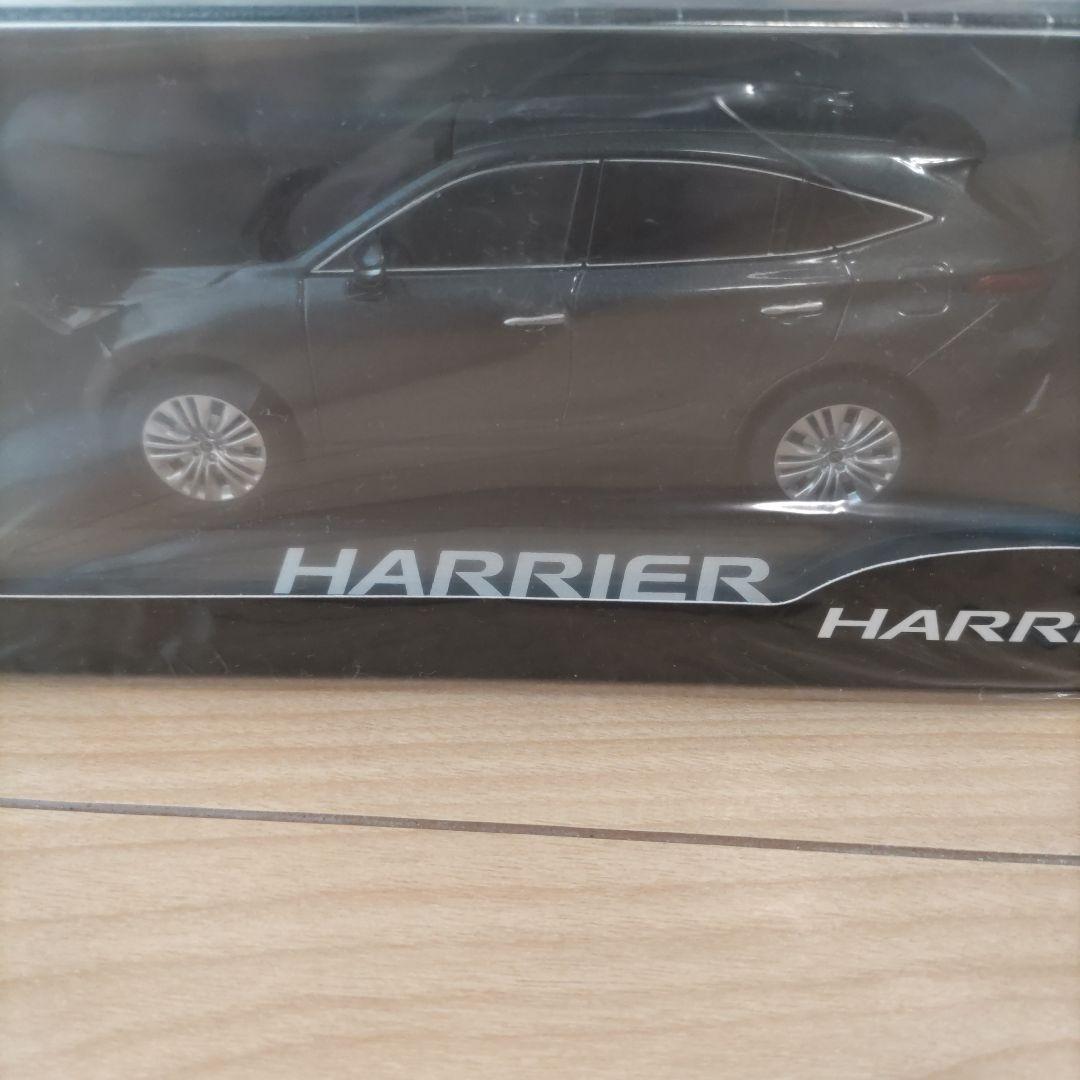 トヨタ ハリアー ミニカー 1/30スケール ストレートグレーメタリック　非売品