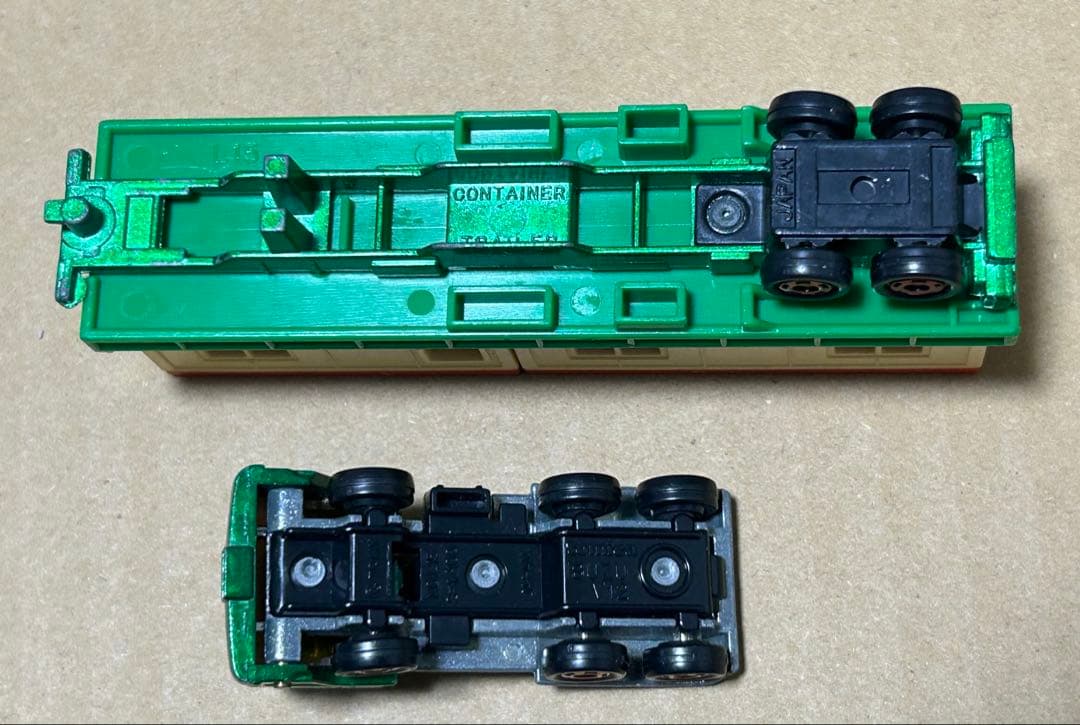 ロングトミカ いすゞ V12 ハウストレーラー 緑ヘッド
