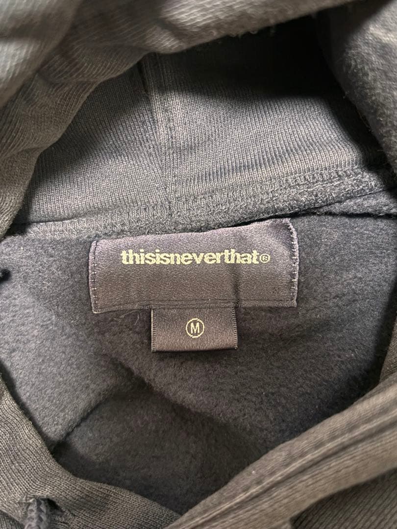 thisisneverthat ネイビー Mサイズ　パーカー