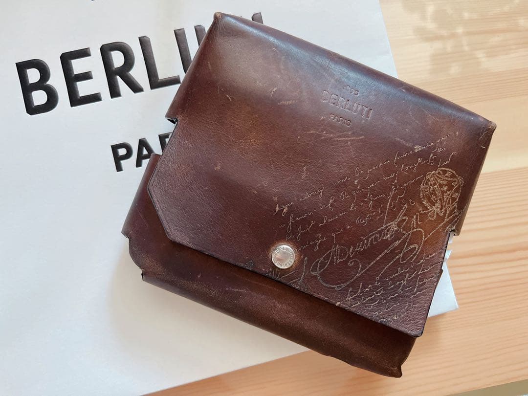 ベルルッティのヴェネチアスクリットスワイプレザー iCOSケースシガレットケース