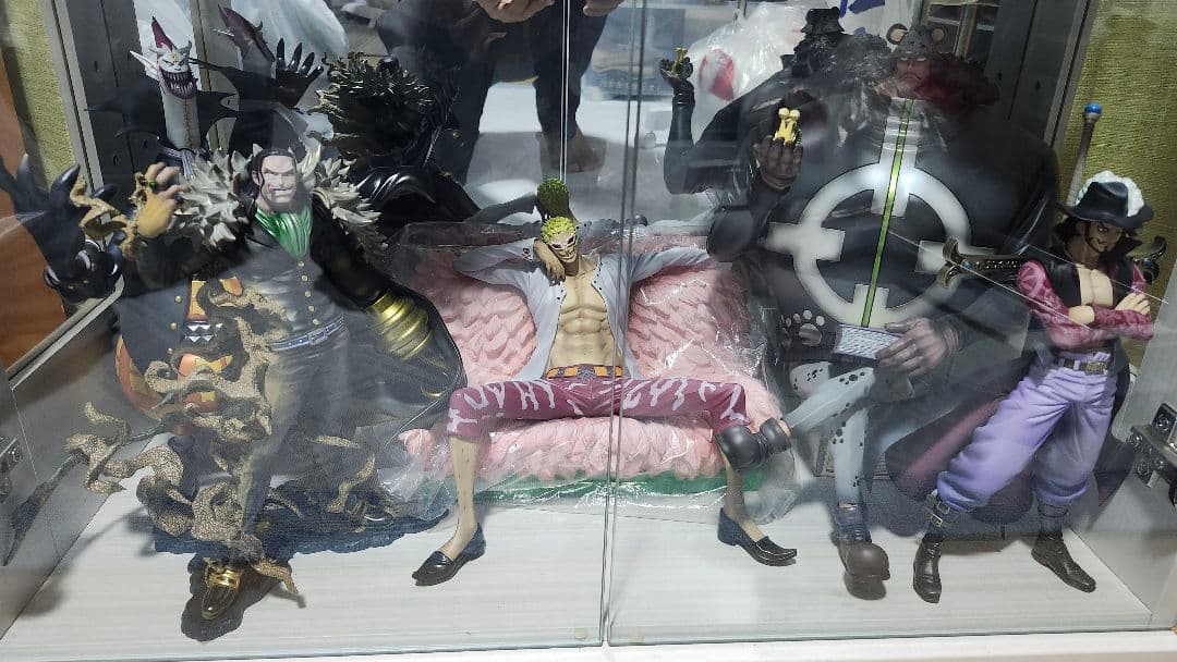 ワンピース　アーカイブコレクション　ドフラミンゴ　フィギュア