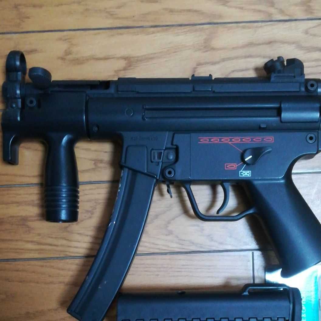 こいちゃん専用　リポバッテリー付き東京マルイ 電動ガンMP5K(クルツ)