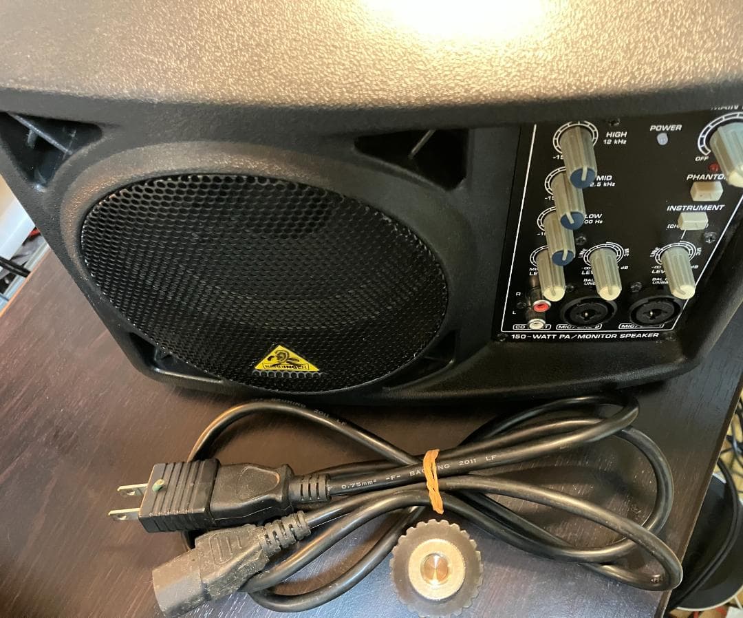 BEHRINGER EUROLIVE B205D 150W PAスピーカー