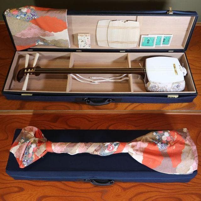 中棹 三味線 虎トチ紅木 子持ち綾杉胴 二本溝 金細 K9 紅木糸巻き 和