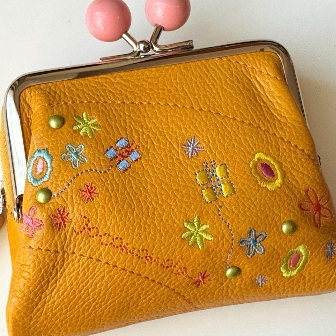 Joocomomola ホコモモラ 刺繍入り二つ折り財布 がま口 小銭入れ - メルカリ
