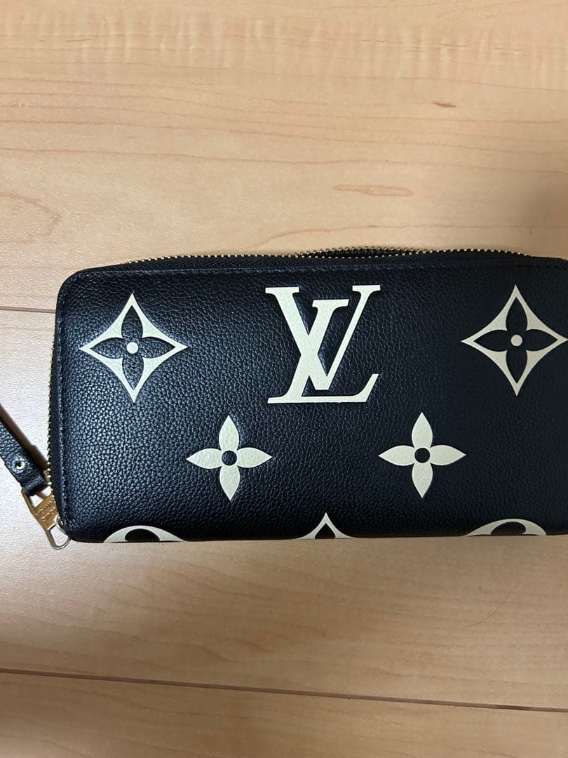 ルイヴィ、トン長財布