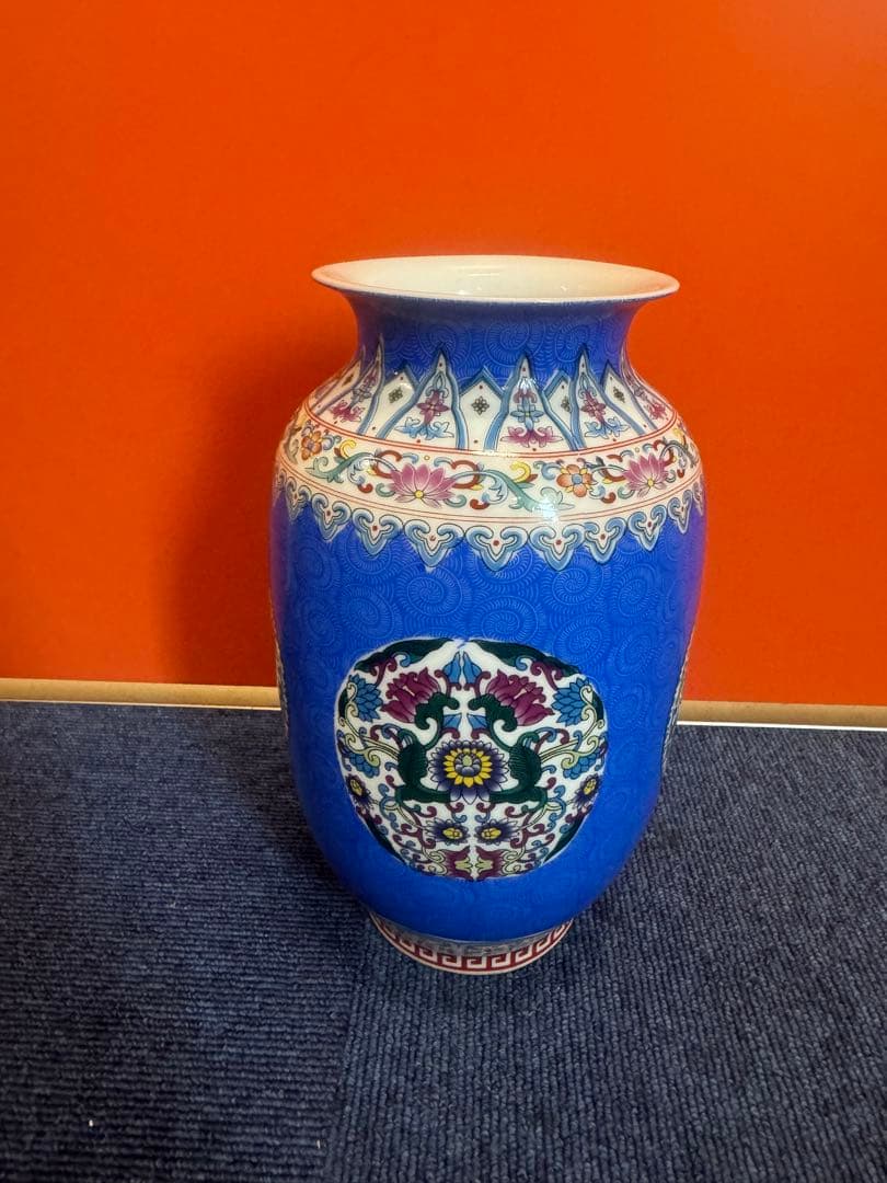 1633 中国美術 骨董 大清乾隆年製銘　藍地紋粉彩冬瓜瓶　時代物