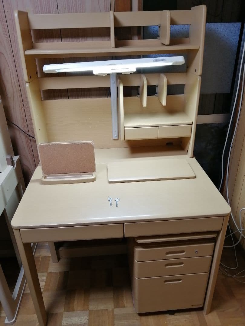 NEAT 小売業者 ベージュ チノパン 50