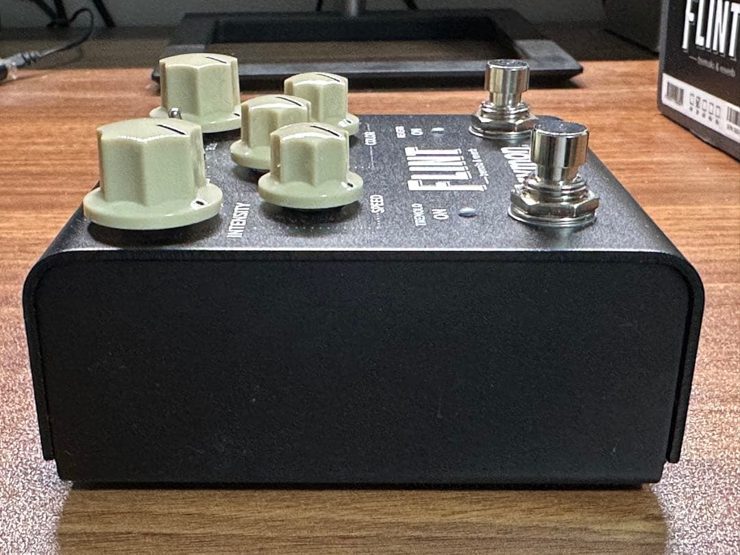 Strymon FLINT V2 トレモロ・リバーブ