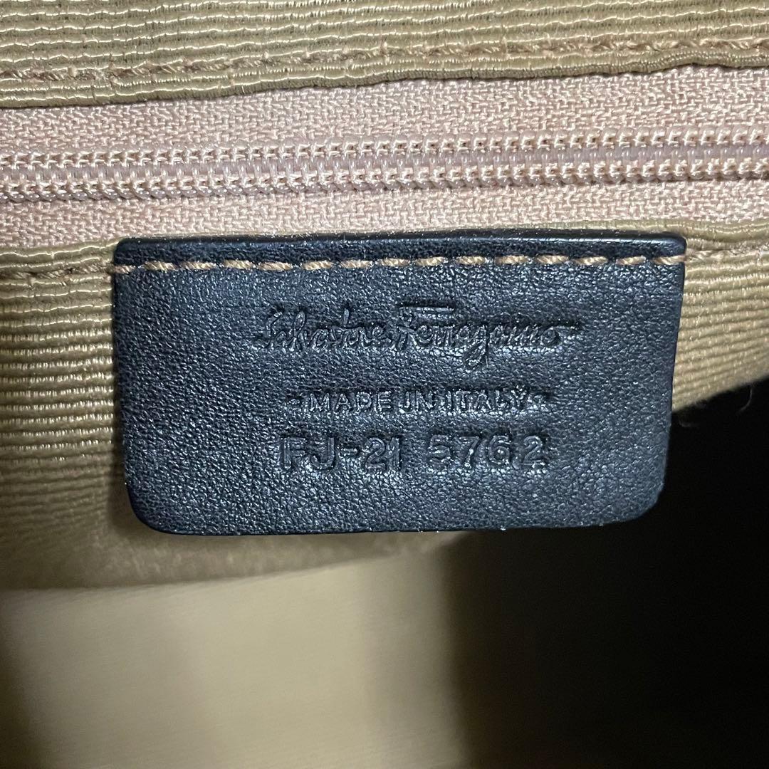 【ユチャ様】フェラガモ ワンショルダー ガンチーニ 総柄 キャンバス×レザー