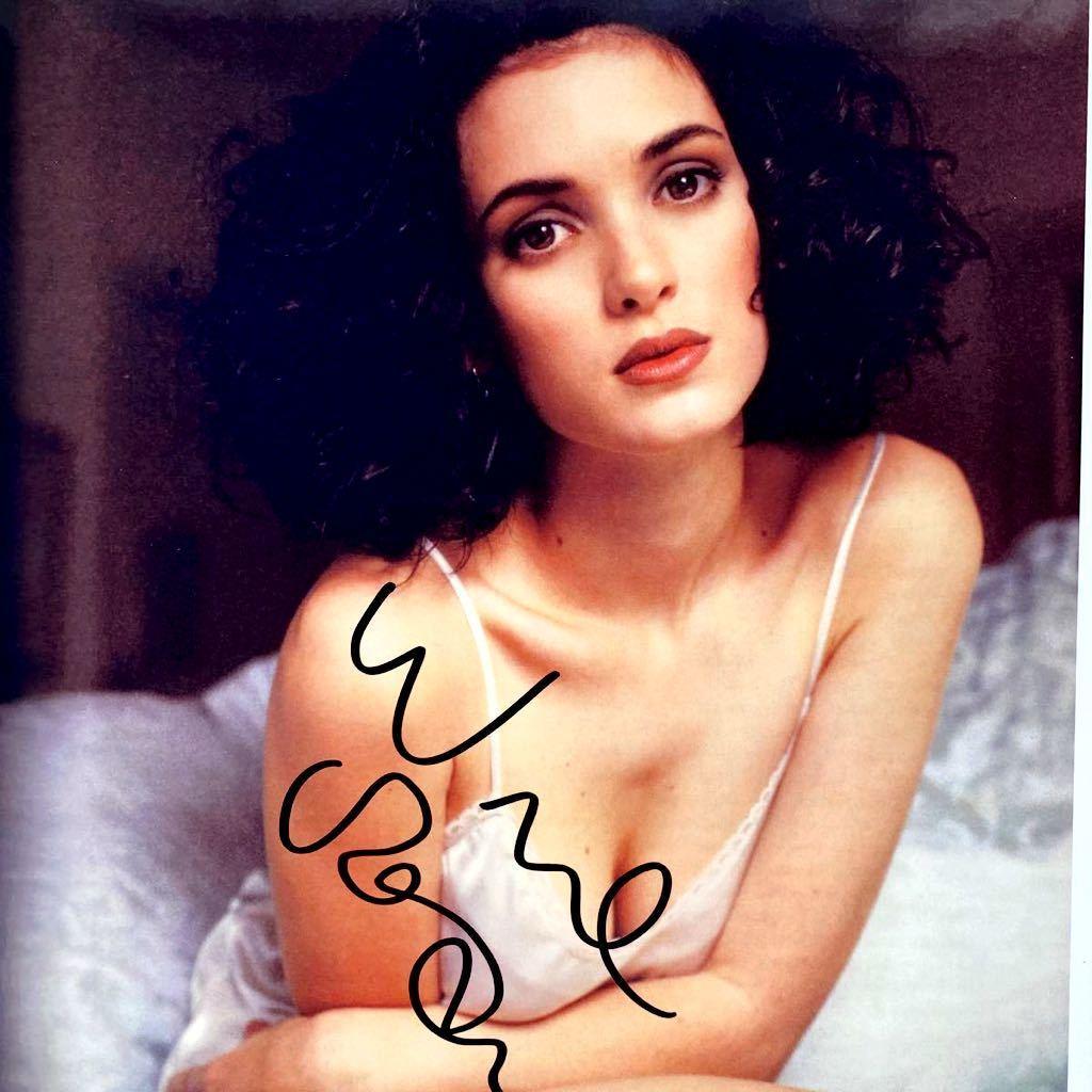 シザーハンズ ウィノナ・ライダー 直筆サイン入り写真 /cqr52 - メルカリ