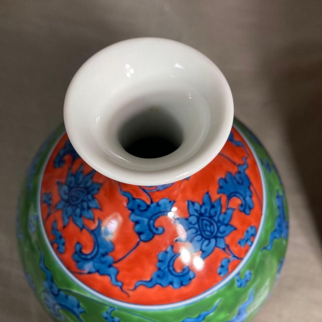 源右衛門】古伊万里の伝統 日本の銘窯 源右衛門作 染錦唐草文 花瓶