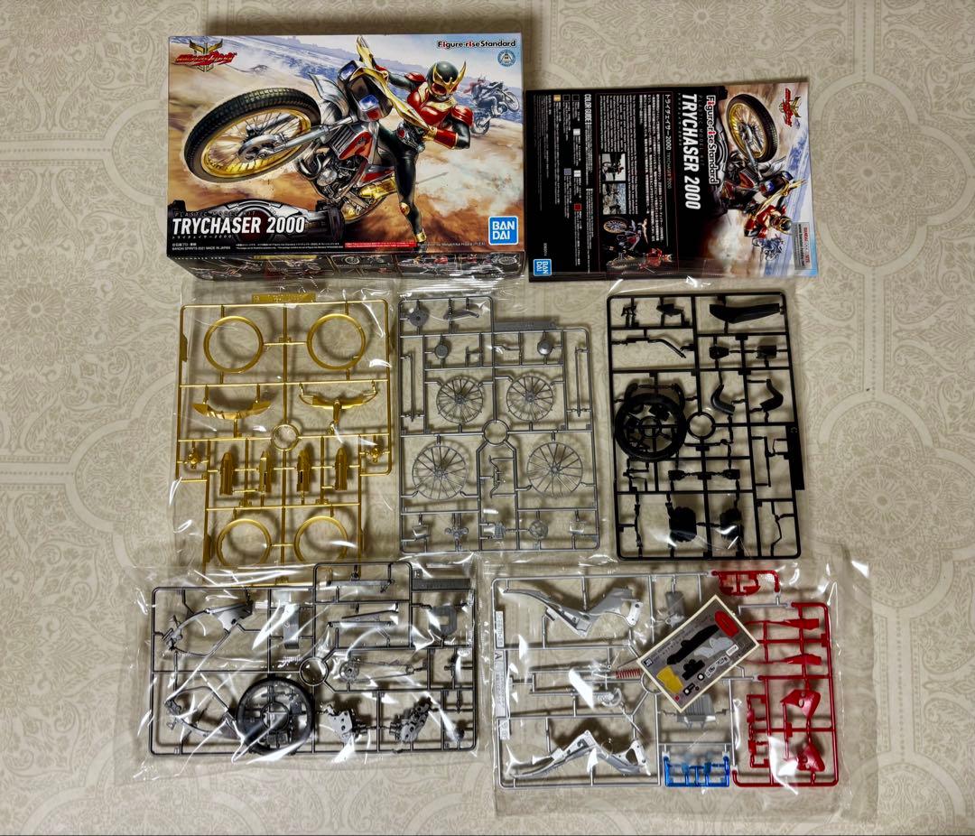 トライチェイサー　2000 仮面ライダークウガ　プラモデル　フィギュア
