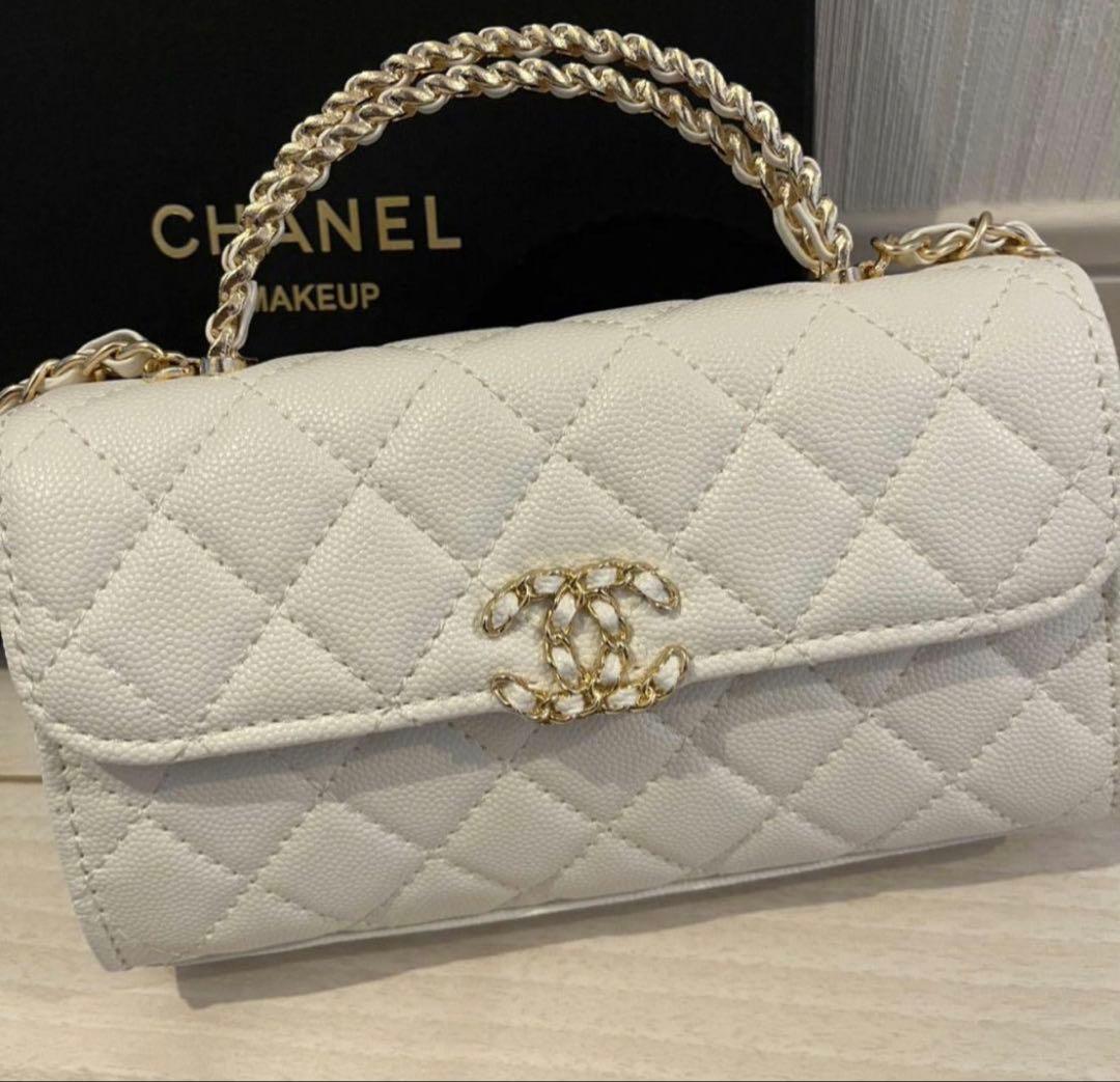 CHANEL ホワイト レザー ショルダーバッグ