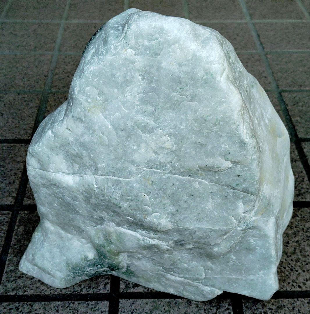 ☆翡翠原石☆糸魚川硬玉【小滝・転石・底カット226g】