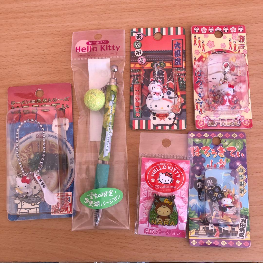 ご当地ハローキティ 根付けストラップ、ピンバッジ、ボールペン　29個 まとめ売り