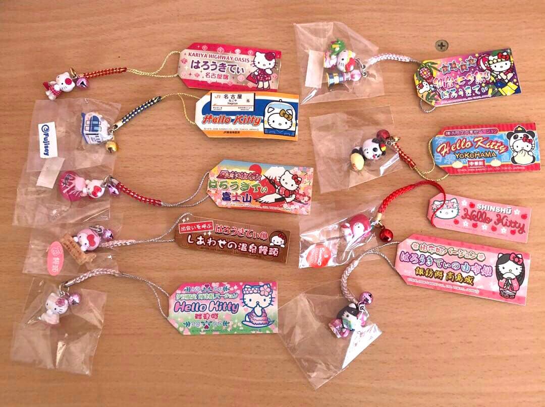 ご当地ハローキティ 根付けストラップ、ピンバッジ、ボールペン　29個 まとめ売り