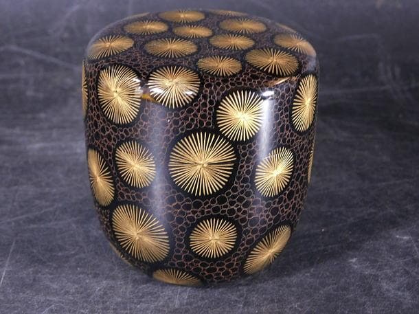 茶道具 塗師 尚峰 沈金唐松 中棗（共箱）／検：輪島塗】 - メルカリ