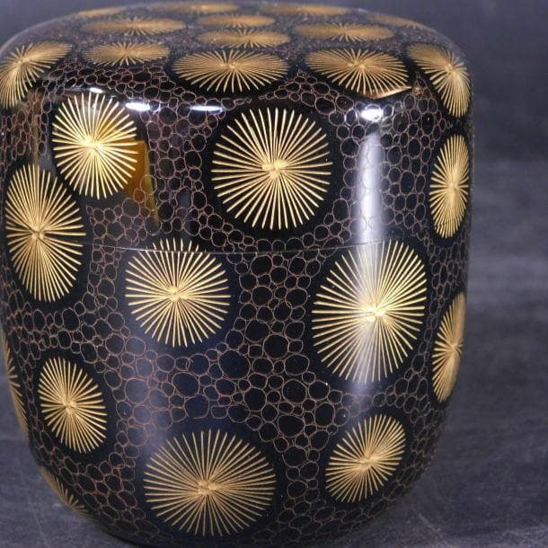 茶道具 塗師 尚峰 沈金唐松 中棗（共箱）／検：輪島塗】 - メルカリ