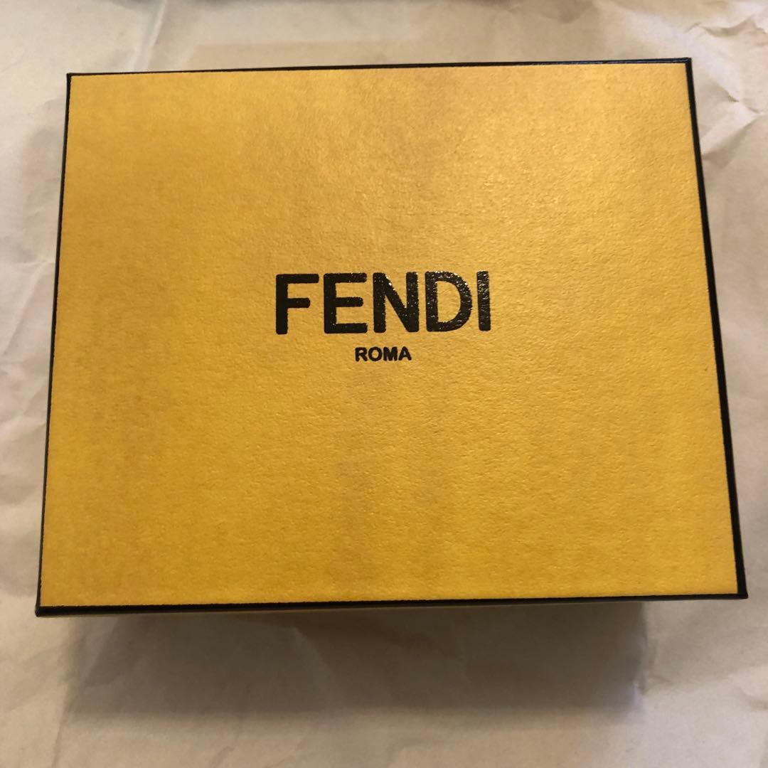 フェンディFENDI ダイアモンド　三つ折り財布　芸能人多数使用モデル