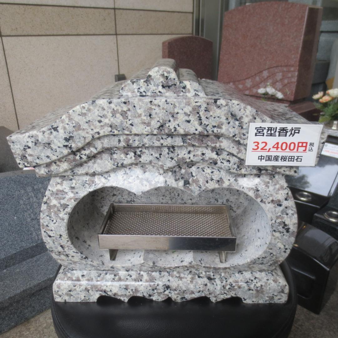 スペインバルセロナ出身の陶芸作家のハンドメイドトレイ 2種類