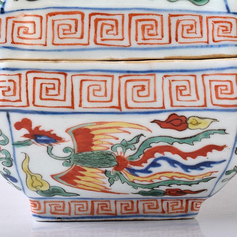 中国 大明萬歴年製款 五彩 龍鳳凰文 四方蓋物 M R8254