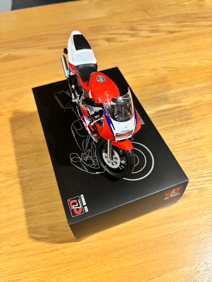 LCDモデル 1/12 ホンダ NSR250R SP レッド 完成品 ミニカー