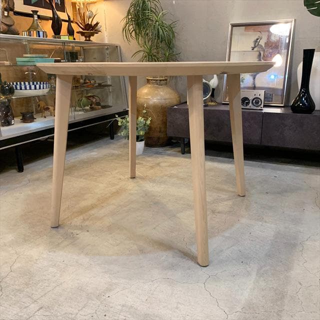 m&mm様　イケアのLISABOラウンドダイニングテーブル②